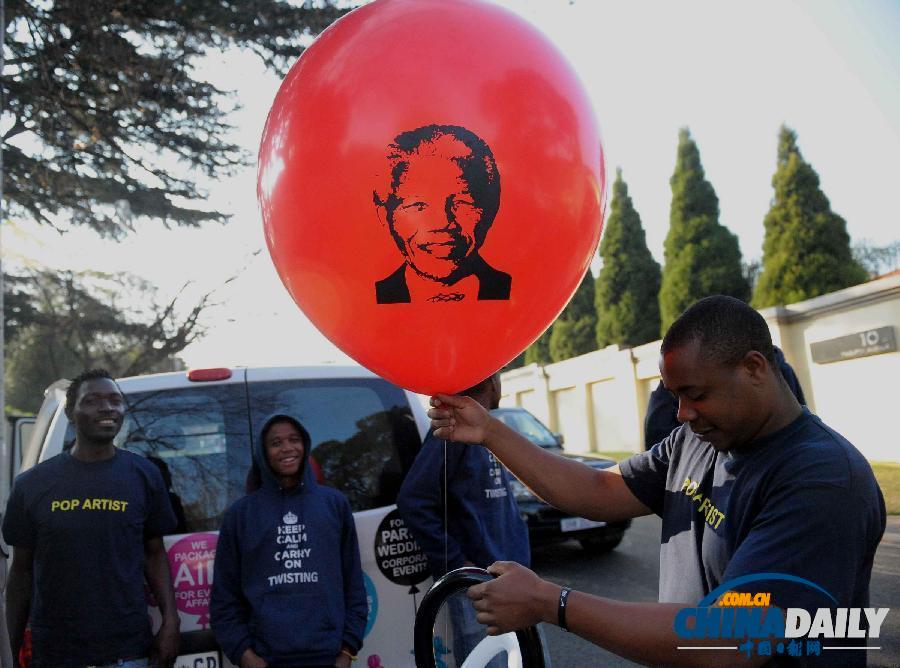 組圖:曼德拉迎來95歲生日 南非民眾以各種形式祝賀