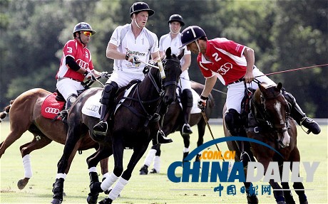 威廉王子晉升父親后首亮相 談及愛子合不攏嘴