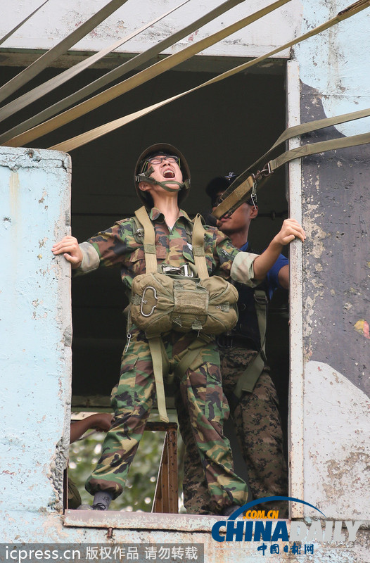 韓國青年參加陸軍特訓 11米高臺跳下表情尷尬（圖）