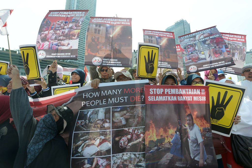 印尼數(shù)千穆斯林集會聲援埃及民眾 痛批奧巴馬（圖）