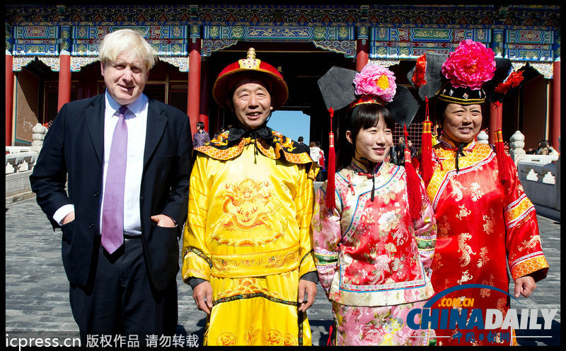 倫敦市長(zhǎng)玩穿越 紫禁城內(nèi)與“皇上格格”合影