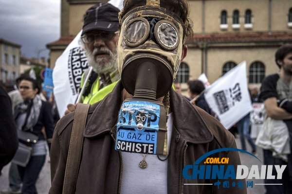 法國(guó)民眾游行抗議開(kāi)采頁(yè)巖油氣資源（組圖）