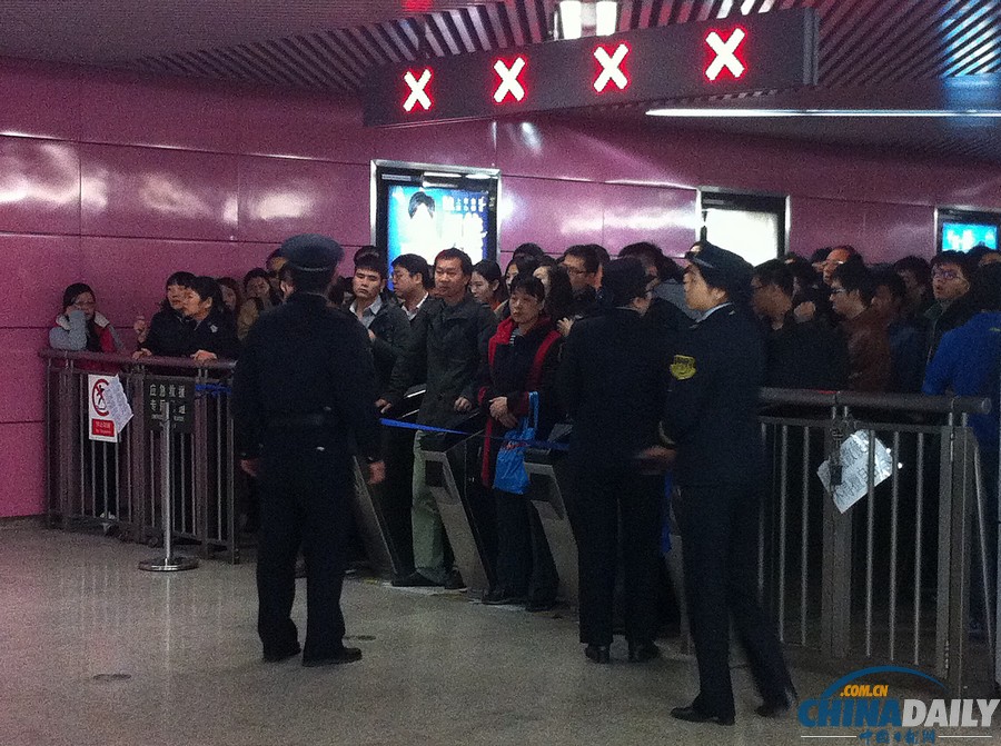 北京地鐵十號線連發故障 站點限流乘客滯留站外