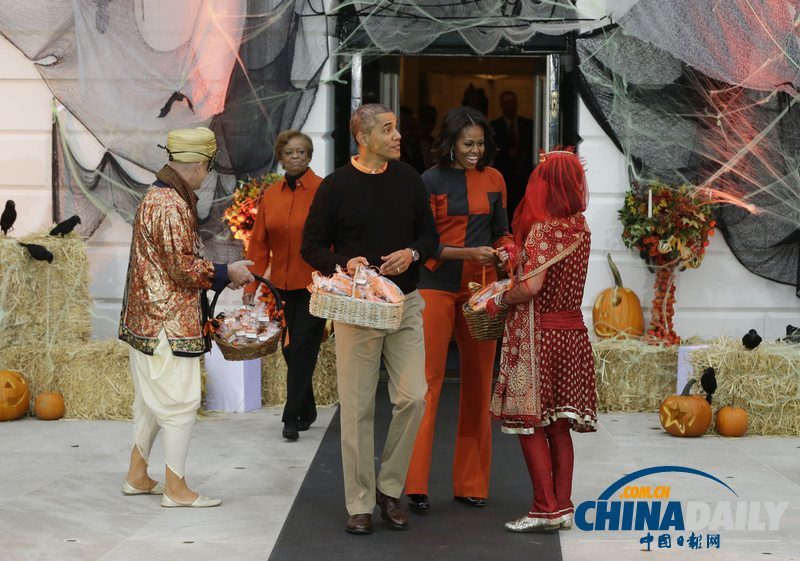 組圖：奧巴馬夫婦為兒童派發糖果迎萬圣節
