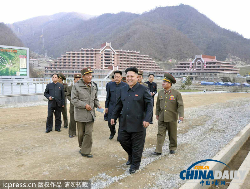 金正恩再次視察馬息嶺滑雪場 稱贊建設者愛國（圖）