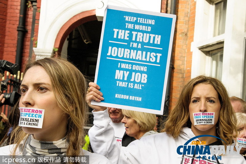 英民眾封口抗議要求俄羅斯釋放被捕記者