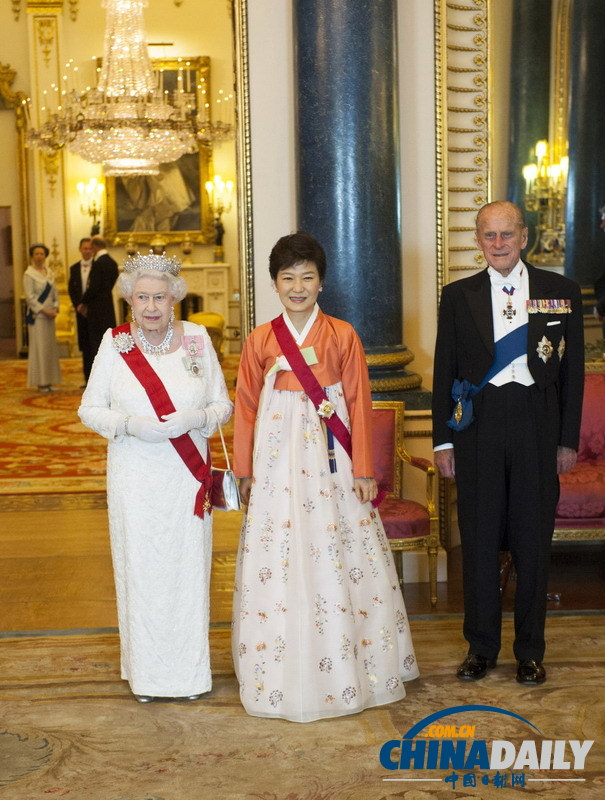 韓國(guó)總統(tǒng)樸槿惠訪問(wèn)英國(guó) 受英女王夫婦接待