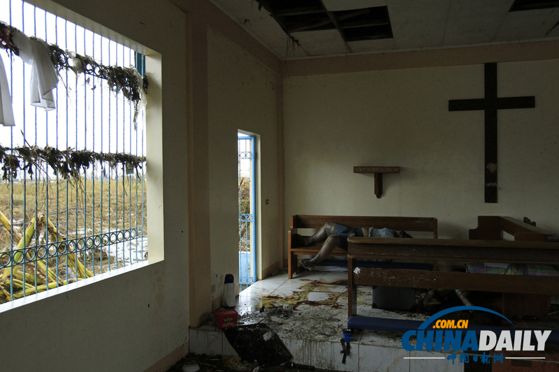 臺風“海燕”重創菲律賓 災區教堂成停尸間遍布尸體