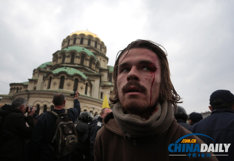 保加利亞學生舉行反政府示威 與警察激烈沖突