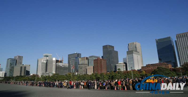 日本天皇打破傳統(tǒng) 與美國新任駐日大使卡羅琳握手