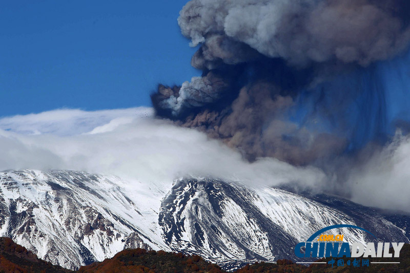 意大利火山再次噴發遮天蔽日