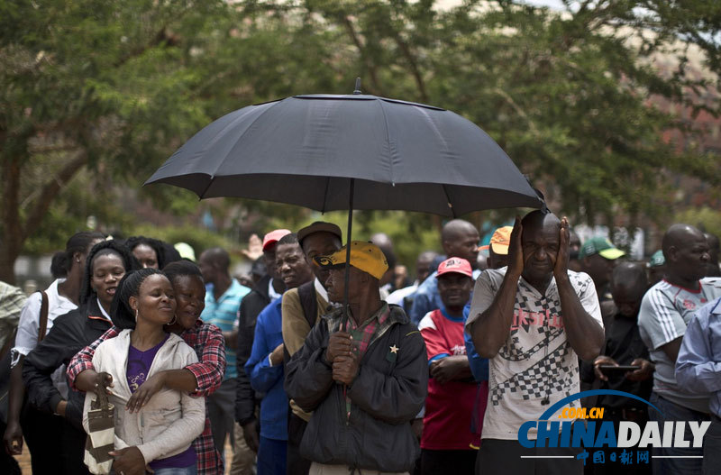 曼德拉親孫參加民眾游行 葬禮將舉行籌備場地一窺