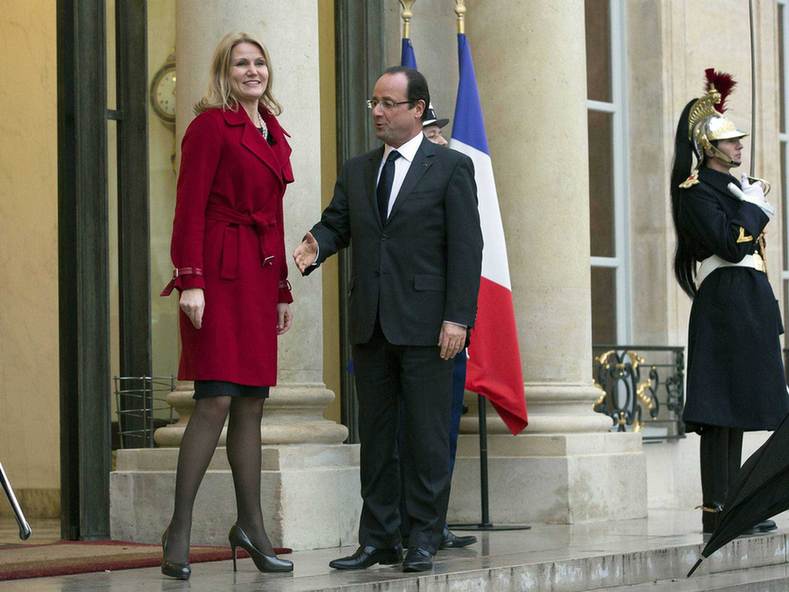 2013年奧朗德煩心事多 與領(lǐng)導人握手屢“遭拒”