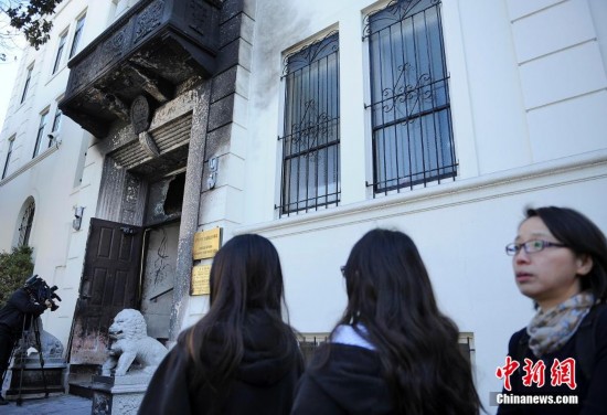 圖：中國駐舊金山總領館正門遭縱火 領館工作照常