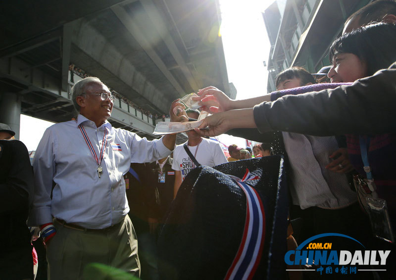 泰反對派陣營日漸壯大 捐款數(shù)到手軟要用麻袋裝