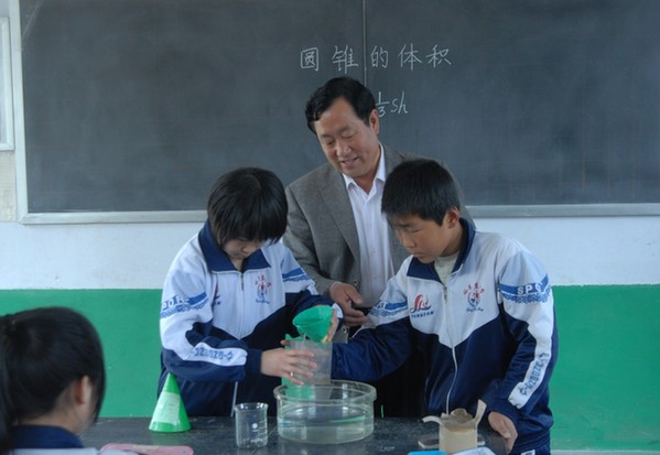 獨臂校長馬笑冰：山區孩子的“筑夢人”