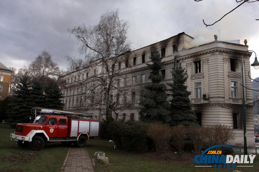 波黑抗議暫告結束 沖突現場一片狼藉