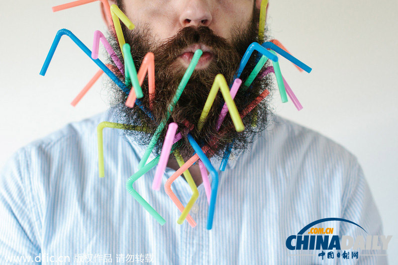 美畫(huà)家大胡子威力無(wú)窮 “吸附”意面糖果展百變?cè)煨? style=