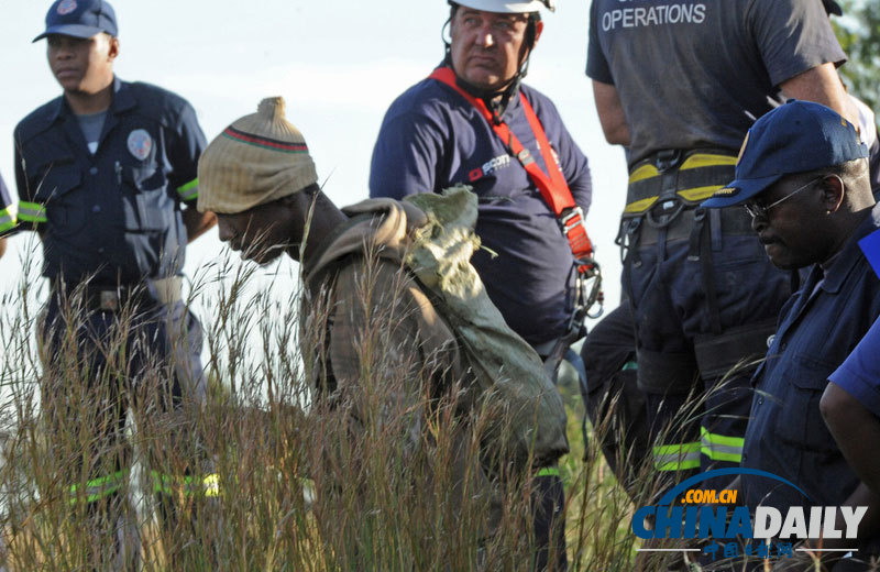 南非230名盜挖金礦礦工被困井下 人員陸續獲救