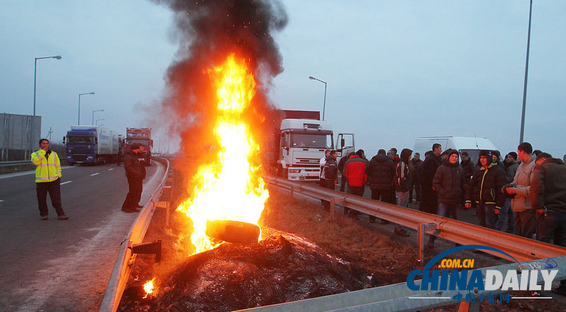 烏克蘭總統更換軍方領導人 全境開展反恐行動