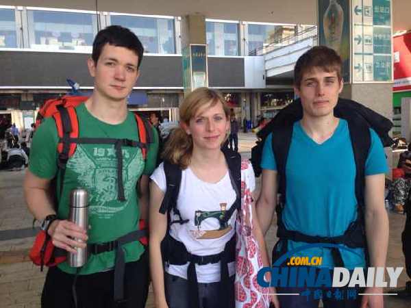 外國游客目擊昆明血案:地上血跡斑斑 躲在商店避難