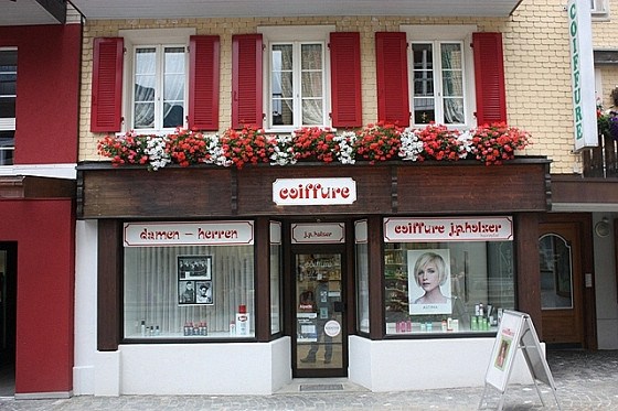 逛步行街喝咖啡 瑞士農村人竟這樣生活