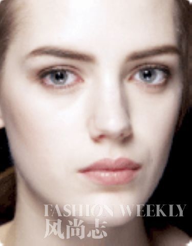 優雅入秋 素雅的妝容取代流行寶座