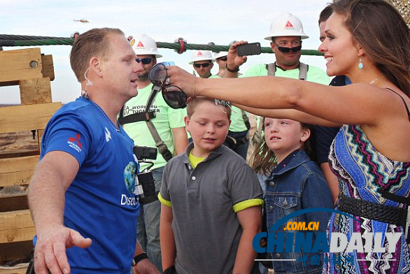 美國男子走鋼絲成功跨越科羅拉多大峽谷