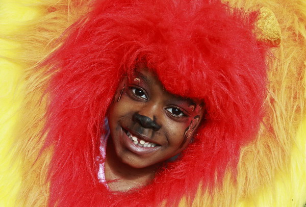 London embraces carnival 3 weeks after riots