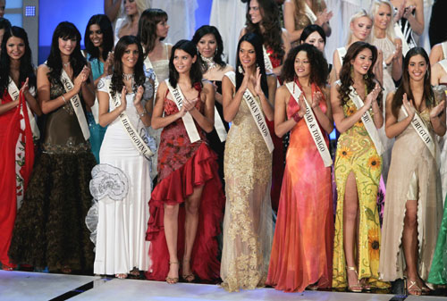 Miss World 2006 candidates take part in a rehearsal the night before the 56th Miss World 2006 competition in Warsaw September 29, 2006. Poland is the first of East Europe's former communist countries to host Miss World and, in keeping with its conversion to capitalism, is aiming to cash in on the exposure.