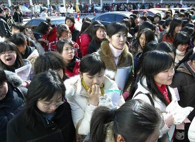 女大學生招聘會 六千人搶793個崗位