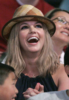 布蘭妮辦妥離婚官司付前夫100萬(wàn)