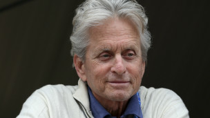 影星道格拉斯：“患喉癌不是口交所致”