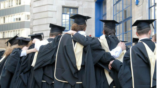 英本土大學(xué)申請人數(shù)再次減少