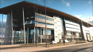 南威爾士大學(xué)正式掛牌營業(yè)