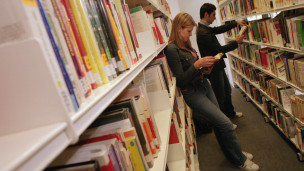 英本科生入學(xué)人數(shù)上升近10%