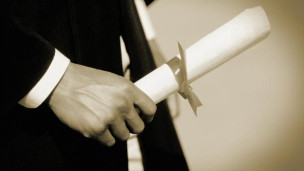 英半工半讀大學(xué)生人數(shù)驟減引擔(dān)憂