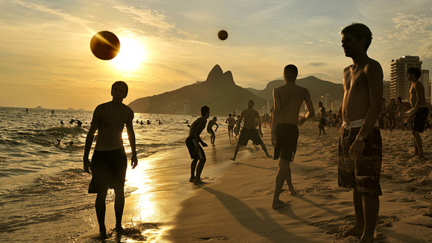 A gold medal for … partying 獲得“派對(duì)狂歡比賽”金牌