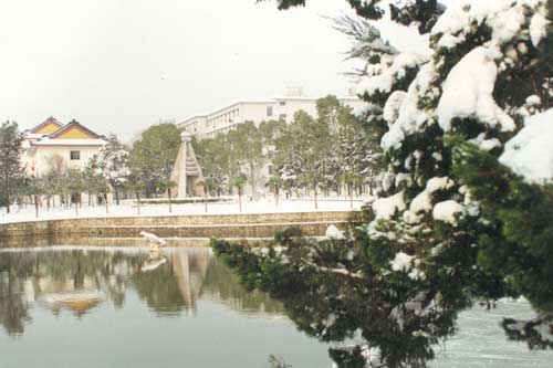 華中科大疑虛假宣傳續:校方稱未承諾保證錄取