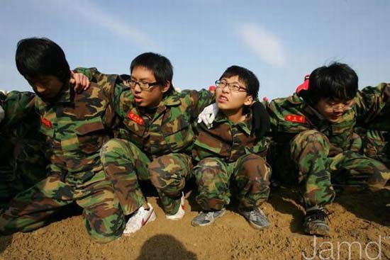 實拍韓國少男少女軍訓