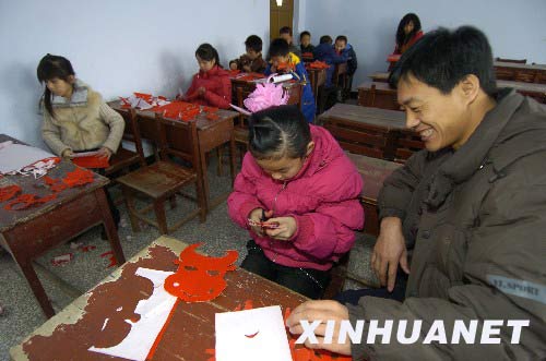 “藝術撕紙”獨特的民俗教學