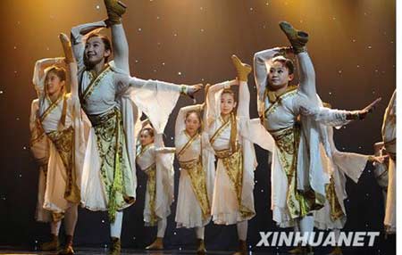 中國(guó)人大附中藝術(shù)團(tuán)在英國(guó)巡演