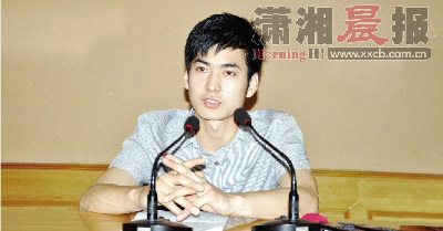 燒餅帥哥大學(xué)談創(chuàng)業(yè) 忠告“鳳姐”對自己負責(zé)任