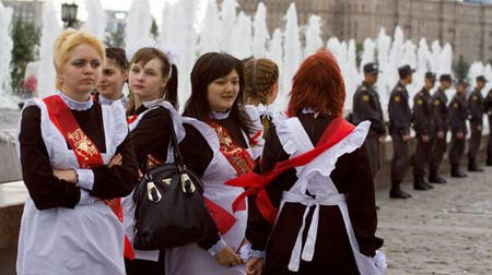 俄羅斯中學生畢業禮組圖