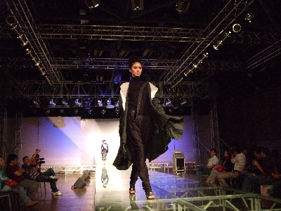 浙江理工大學(xué)上演“時裝秀”