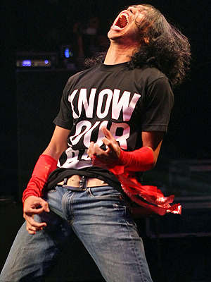 看過“空氣吉他”表演嗎？