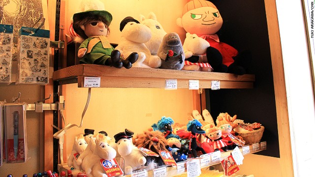 玩偶飯友：東京“姆明咖啡屋”走紅網絡