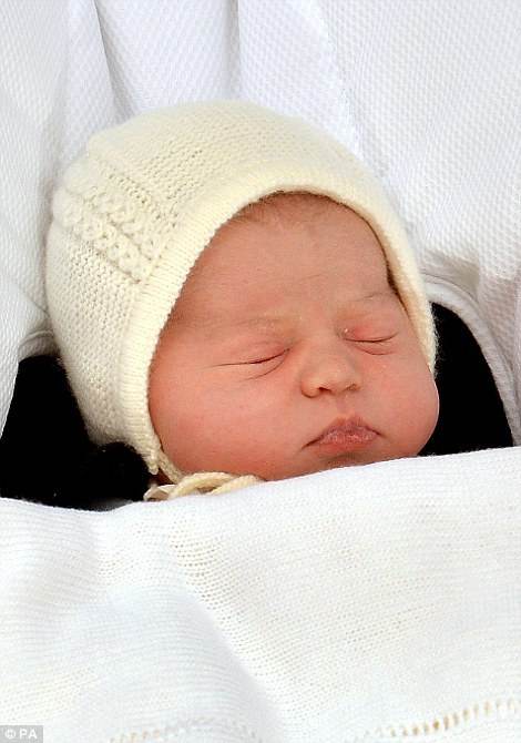 英國小公主出生10小時后露面