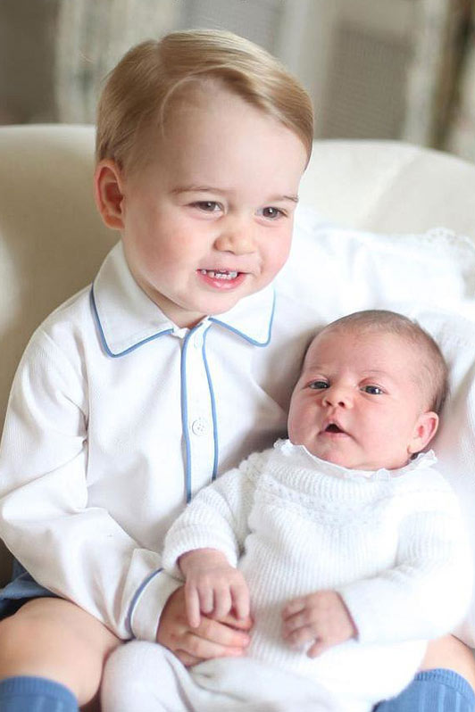 英國小王子和小公主首張官方合影發布（組圖）