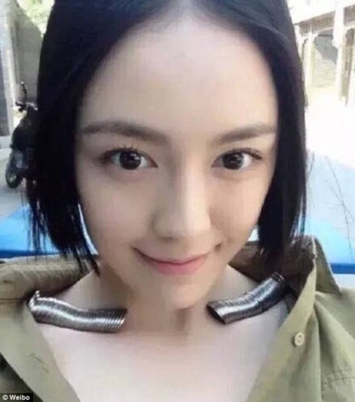 選美新玩法：鎖骨放雞蛋，反手摸肚臍